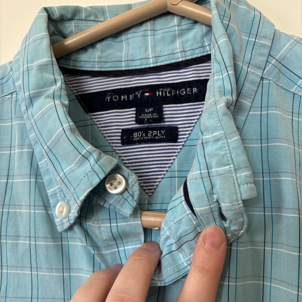 🎉4/30$🎉 Tommy Hilfiger Men's Blue Checkered Shirt – Small 👔💙 - Picture 2 of 4